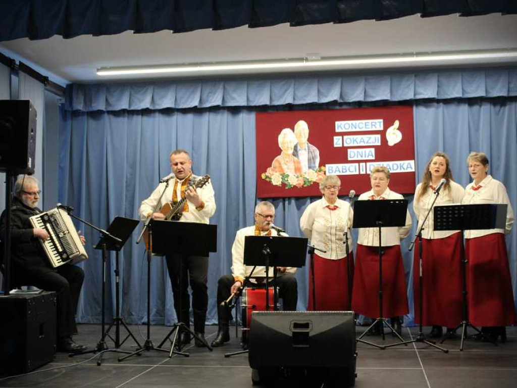 Koncert z okazji Dnia Babci i Dziadka [ZDJĘCIA]