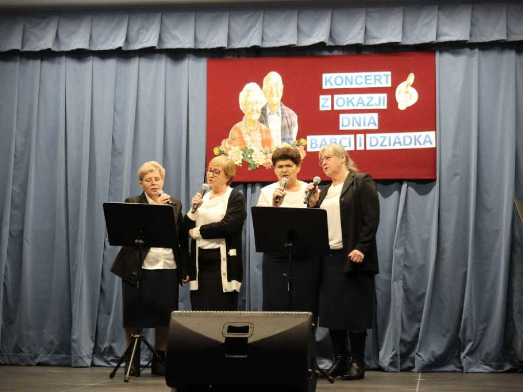 Koncert z okazji Dnia Babci i Dziadka [ZDJĘCIA]