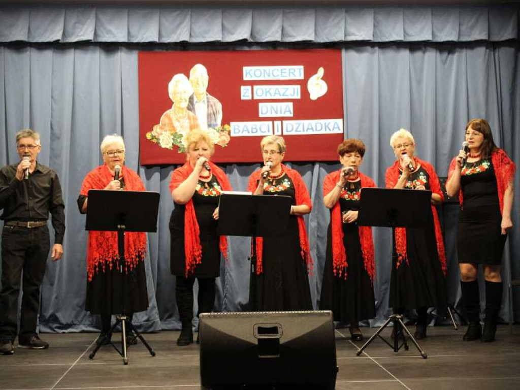 Koncert z okazji Dnia Babci i Dziadka [ZDJĘCIA]