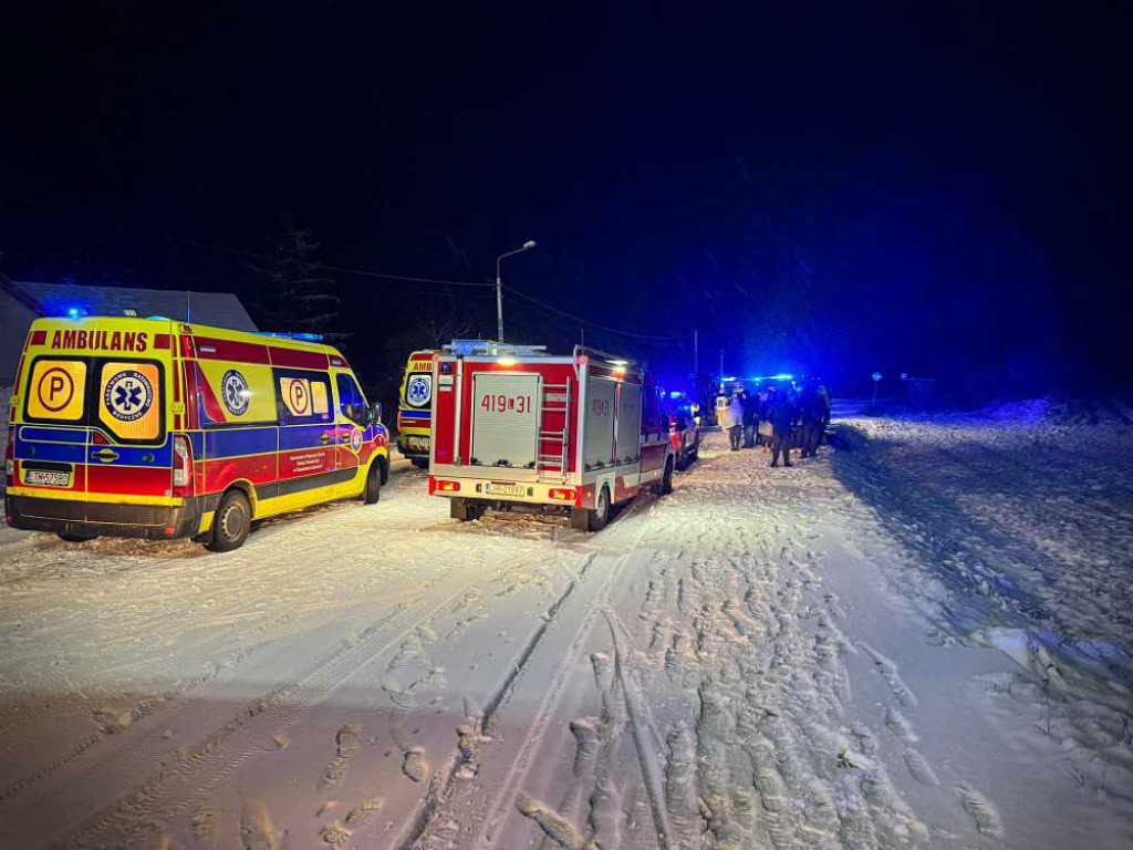 Wypadek autokaru w miejscowości Gołębie. 20 osób przetransportowano do szpitala [ZDJĘCIA]