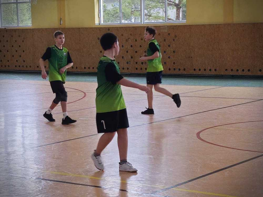 Chłopcy z Trójki mistrzami powiatu w piłce ręcznej [ZDJĘCIA]