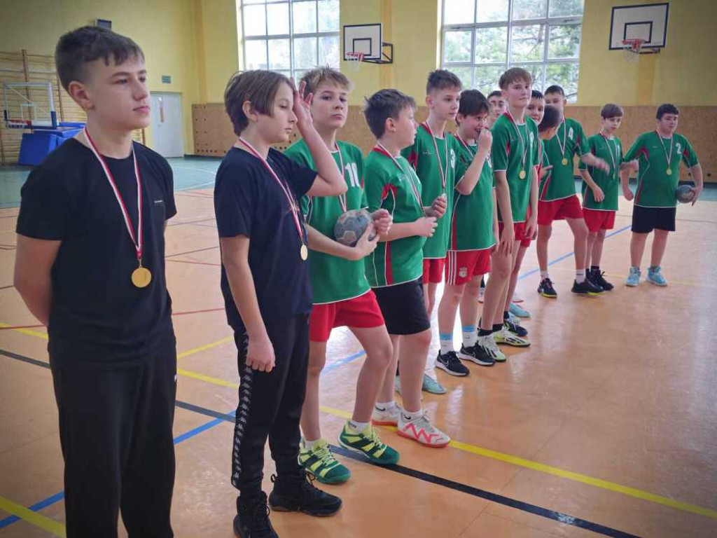 Chłopcy z Trójki mistrzami powiatu w piłce ręcznej [ZDJĘCIA]