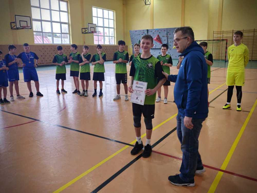 Chłopcy z Trójki mistrzami powiatu w piłce ręcznej [ZDJĘCIA]