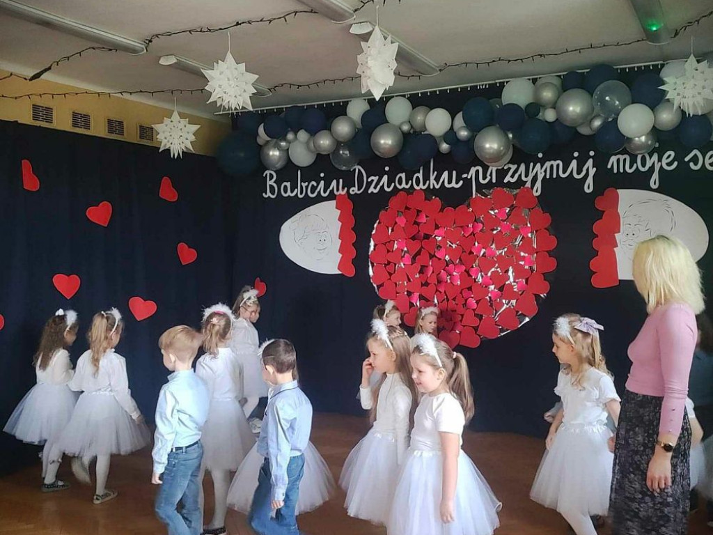 Hrubieszów: Dzień babci i dziadka w przedszkolu [ZDJĘCIA]