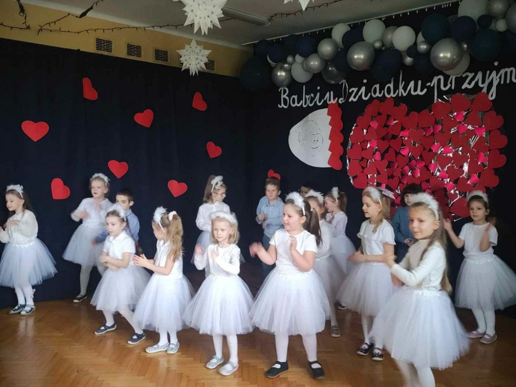 Hrubieszów: Dzień babci i dziadka w przedszkolu [ZDJĘCIA]