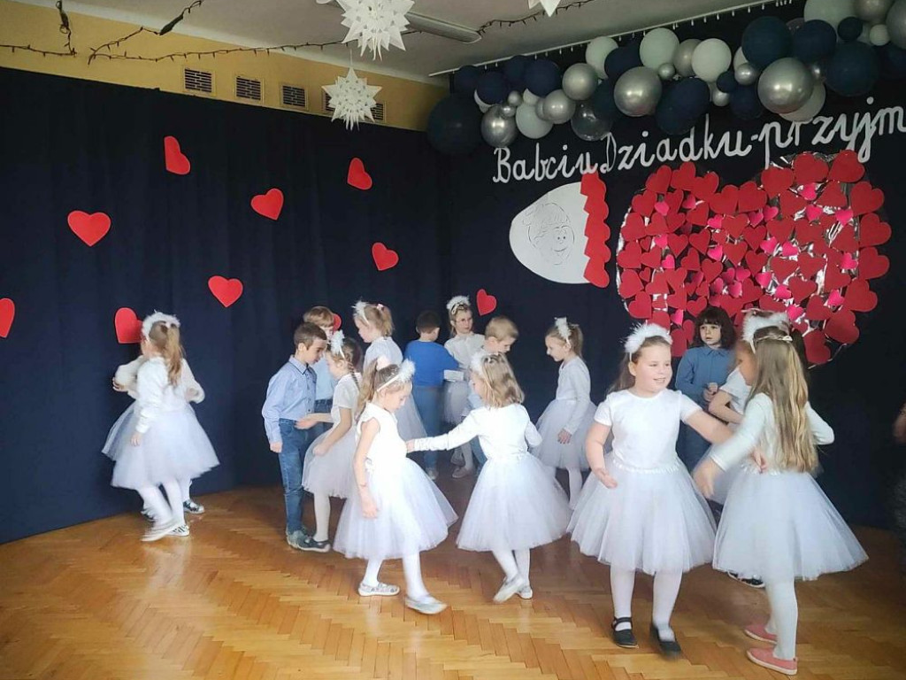 Hrubieszów: Dzień babci i dziadka w przedszkolu [ZDJĘCIA]