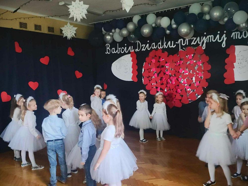 Hrubieszów: Dzień babci i dziadka w przedszkolu [ZDJĘCIA]