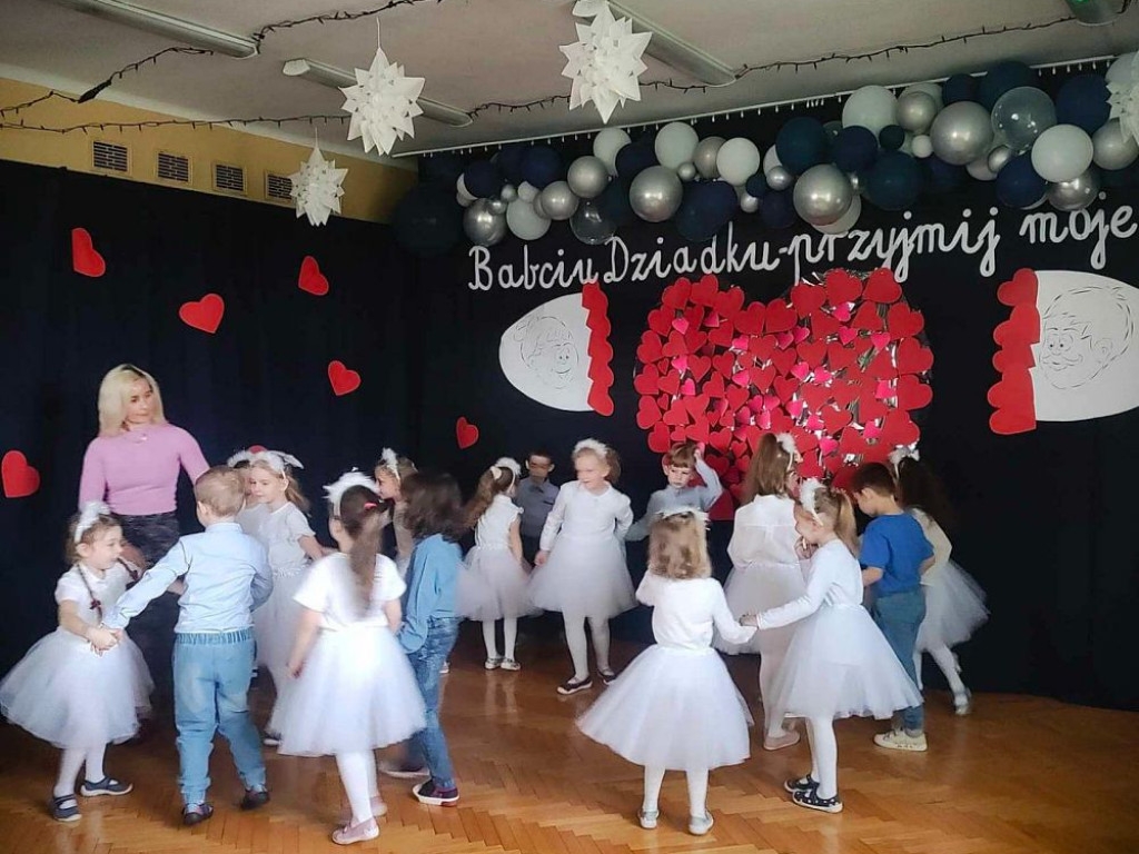 Hrubieszów: Dzień babci i dziadka w przedszkolu [ZDJĘCIA]