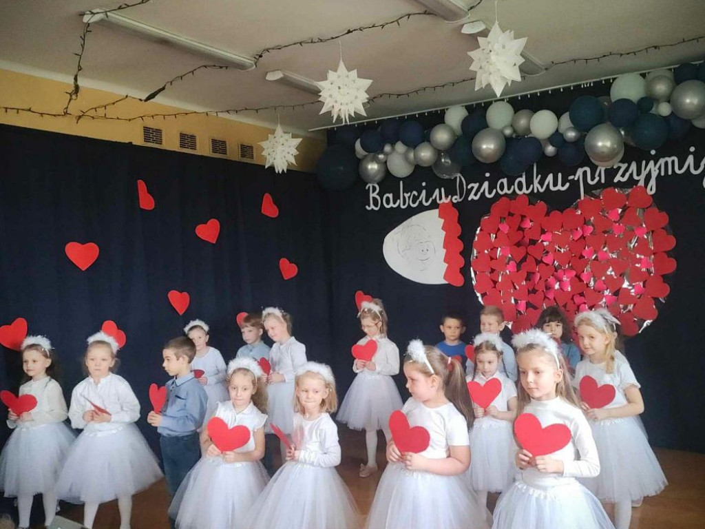 Hrubieszów: Dzień babci i dziadka w przedszkolu [ZDJĘCIA]
