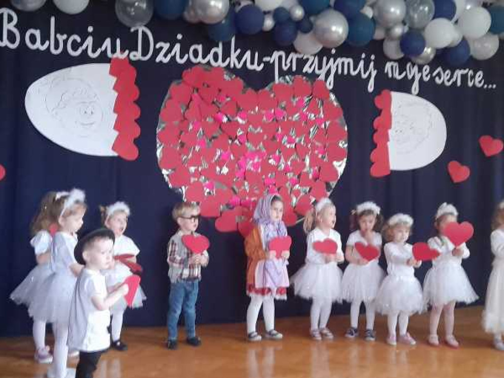 Hrubieszów: Dzień babci i dziadka w przedszkolu [ZDJĘCIA]