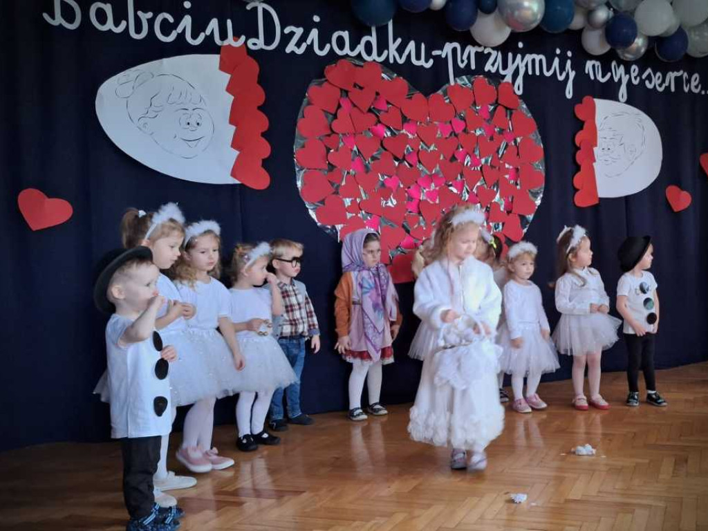 Hrubieszów: Dzień babci i dziadka w przedszkolu [ZDJĘCIA]