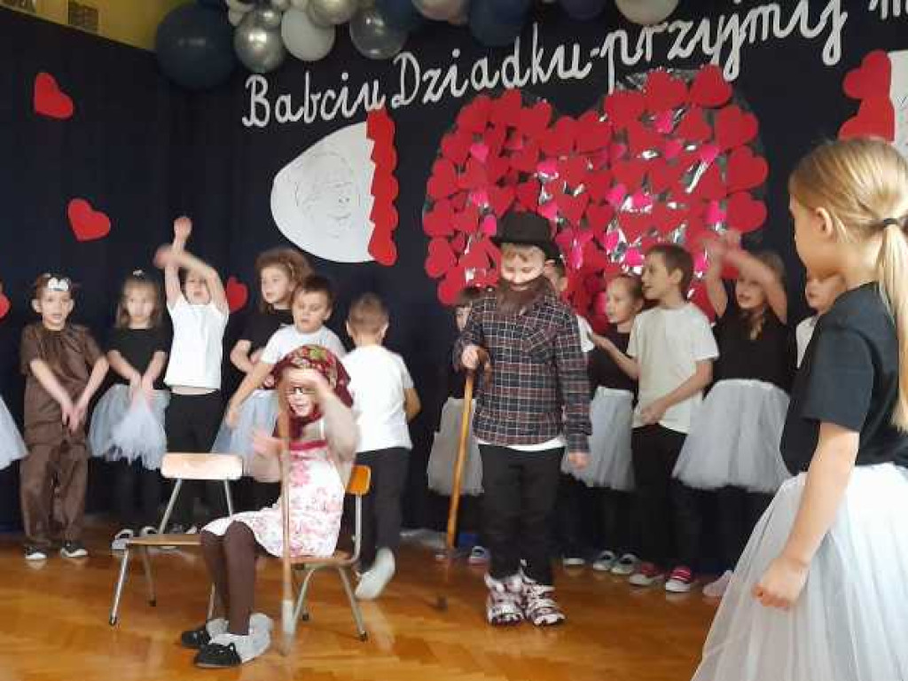 Hrubieszów: Dzień babci i dziadka w przedszkolu [ZDJĘCIA]