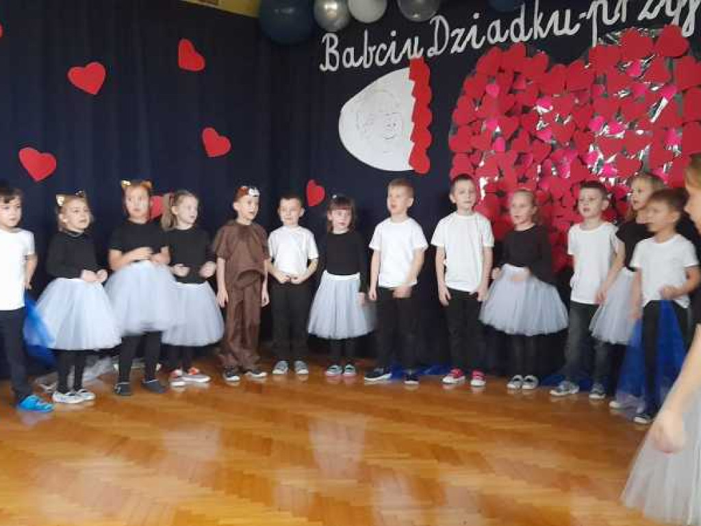 Hrubieszów: Dzień babci i dziadka w przedszkolu [ZDJĘCIA]