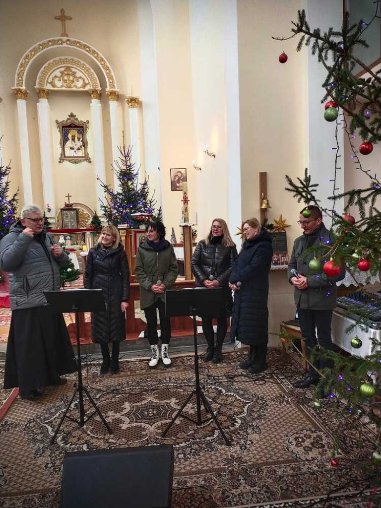 Hrubieszów: Zawieźli dary do Sokala. Zaśpiewał Hubal [ZDJĘCIA]