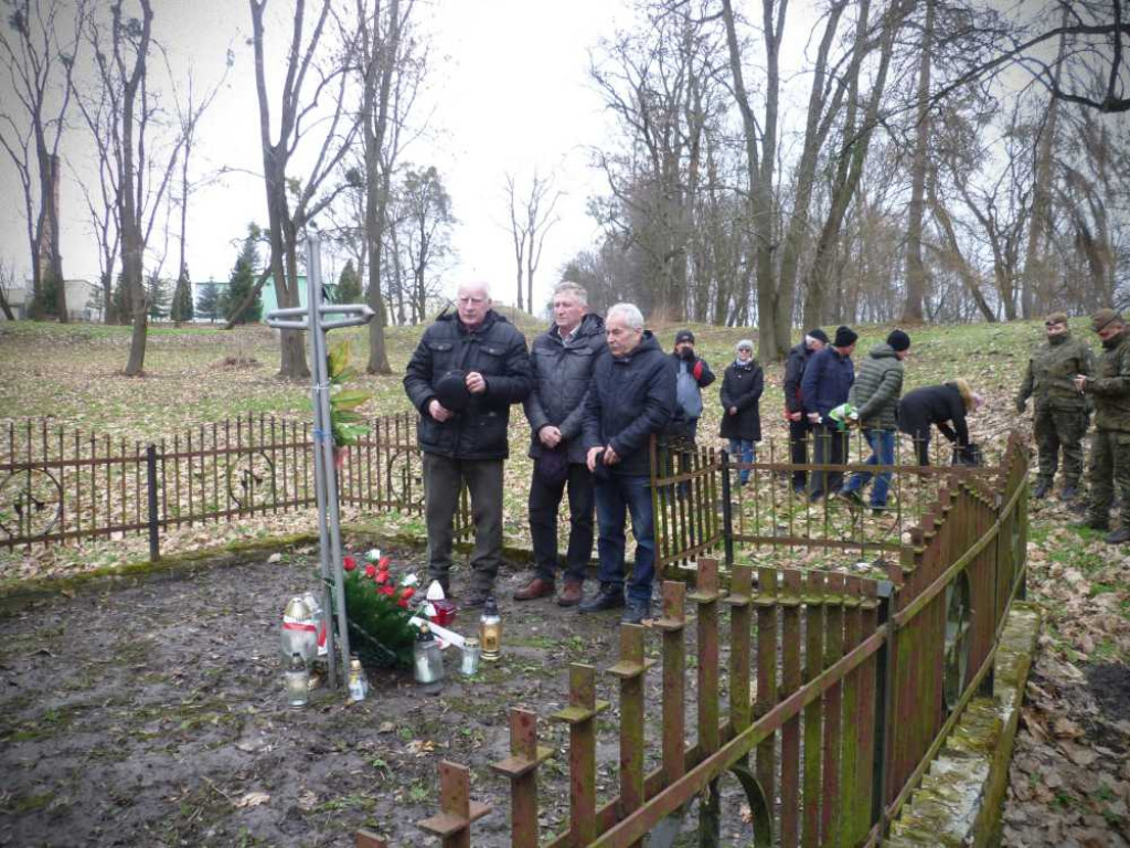 Uczczono rocznicę śmierci żołnierzy i osób cywilnych [ZDJĘCIA]