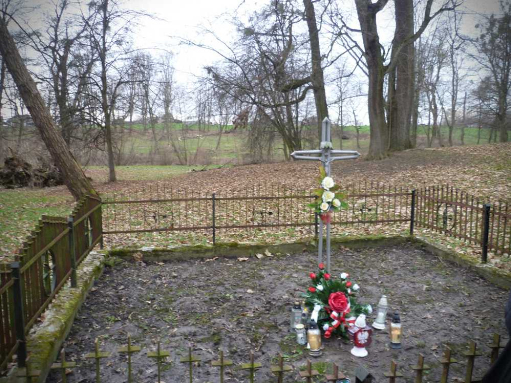 Uczczono rocznicę śmierci żołnierzy i osób cywilnych [ZDJĘCIA]