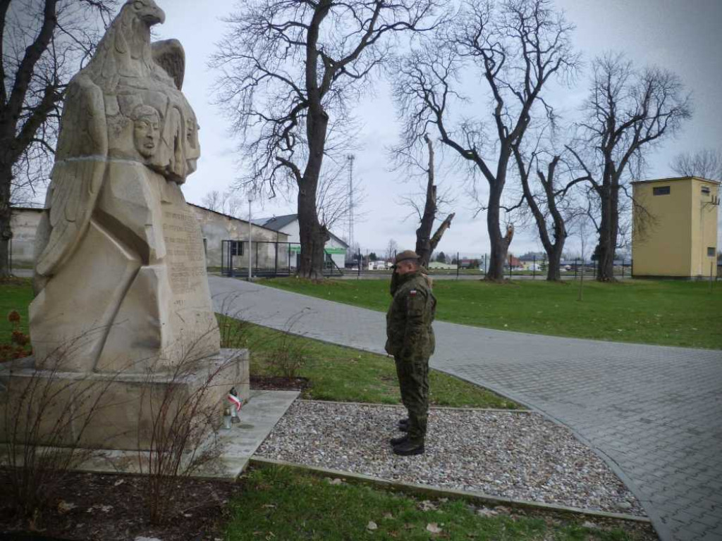 Uczczono rocznicę śmierci żołnierzy i osób cywilnych [ZDJĘCIA]