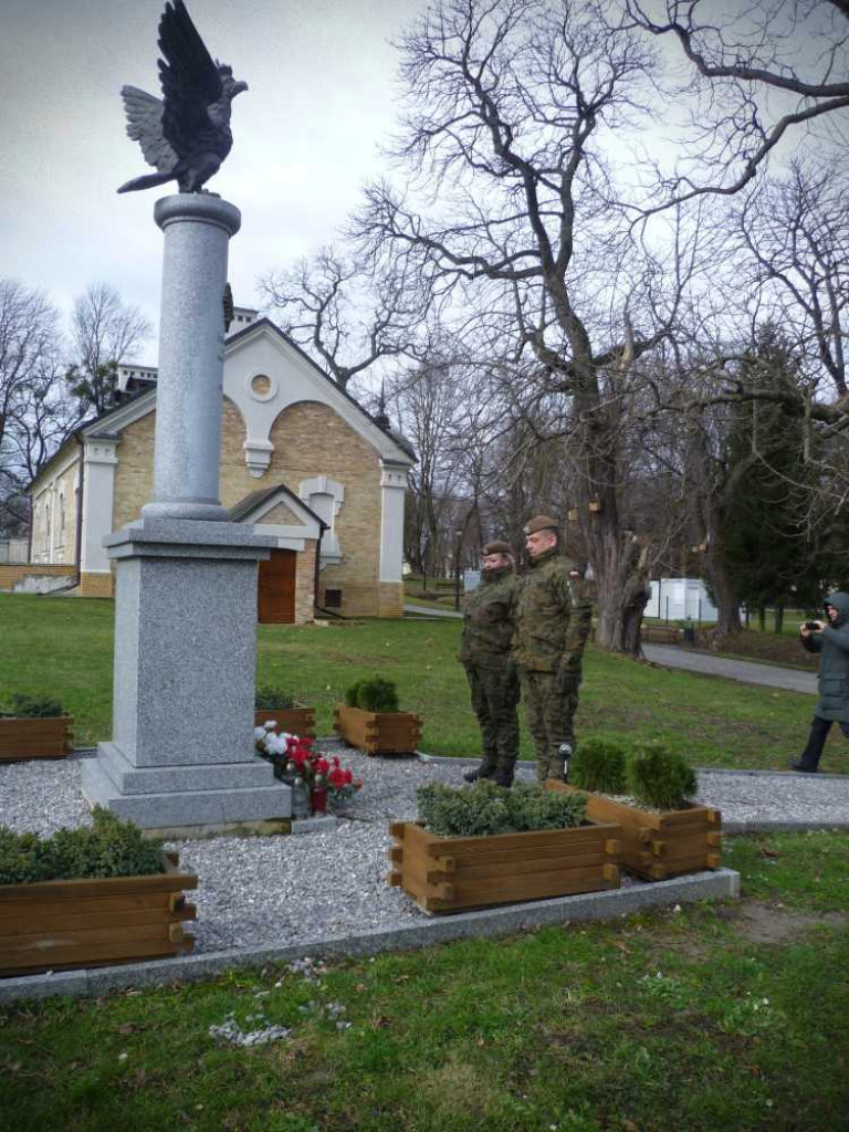 Uczczono rocznicę śmierci żołnierzy i osób cywilnych [ZDJĘCIA]