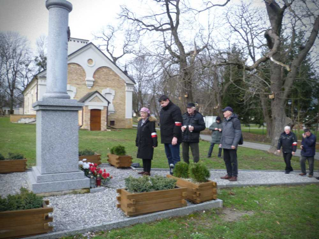 Uczczono rocznicę śmierci żołnierzy i osób cywilnych [ZDJĘCIA]