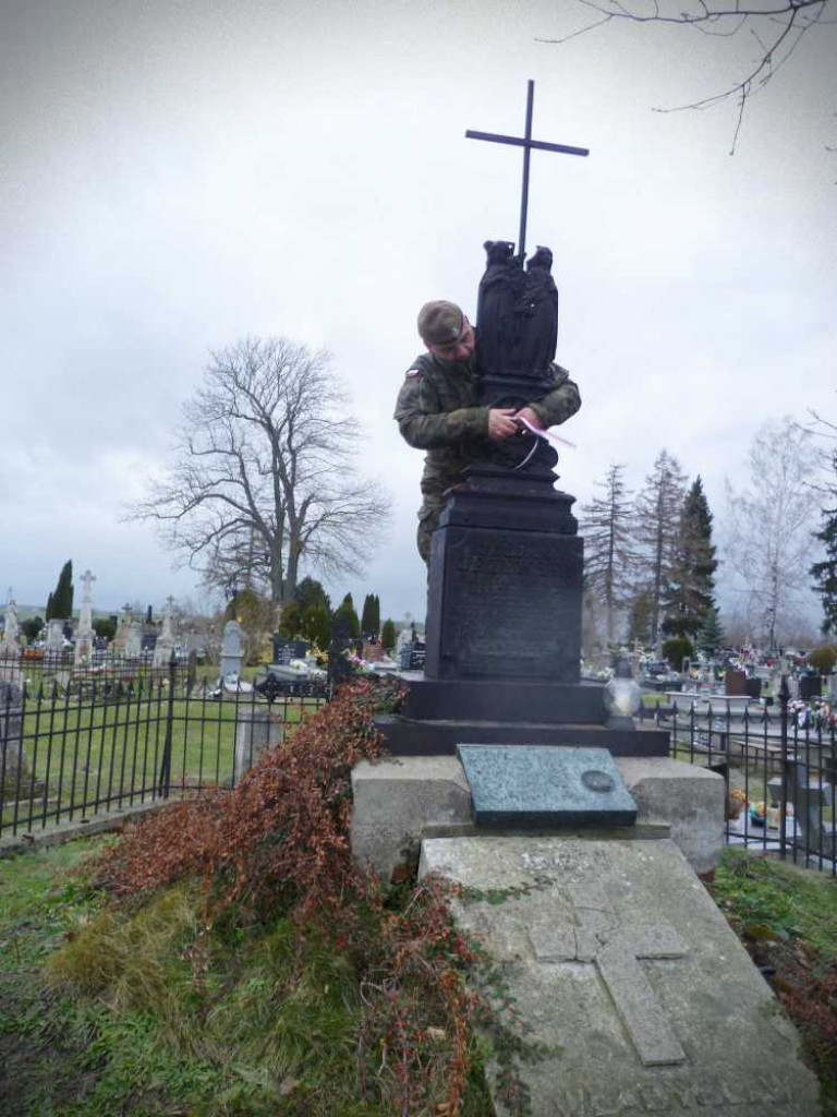 Uczczono rocznicę śmierci żołnierzy i osób cywilnych [ZDJĘCIA]