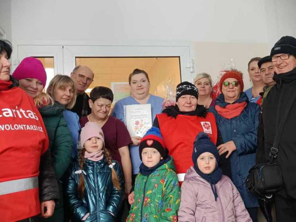 Hrubieszów: Wolontariusze i dzieci z wizytą u chorych [ZDJĘCIA]