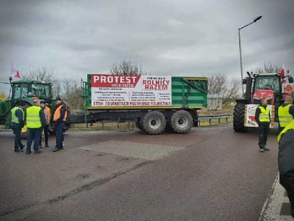 Uwaga! Trwa rolniczy protest w Zosinie [ZDJĘCIA]