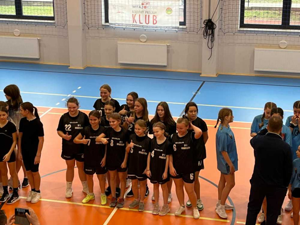 Dziewczęta z Jedynki mistrzyniami powiatu w mini koszykówce [ZDJĘCIA]