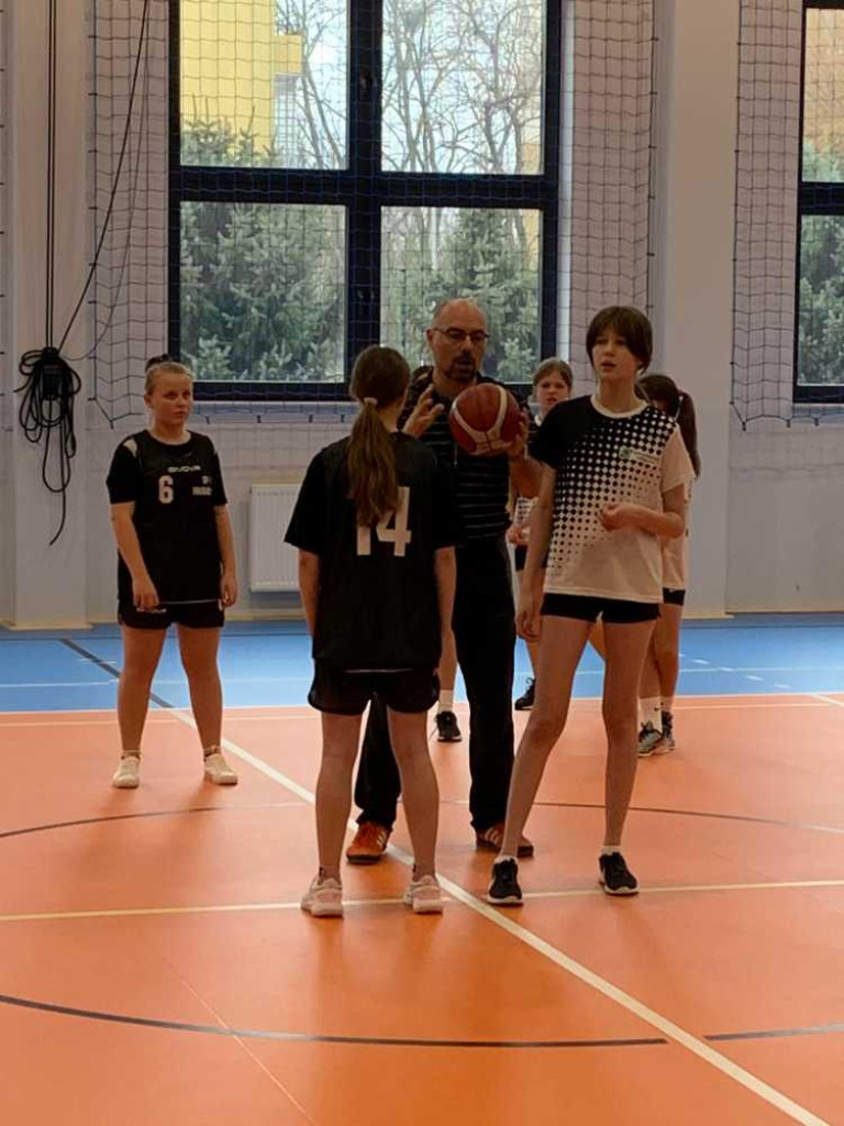 Dziewczęta z Jedynki mistrzyniami powiatu w mini koszykówce [ZDJĘCIA]