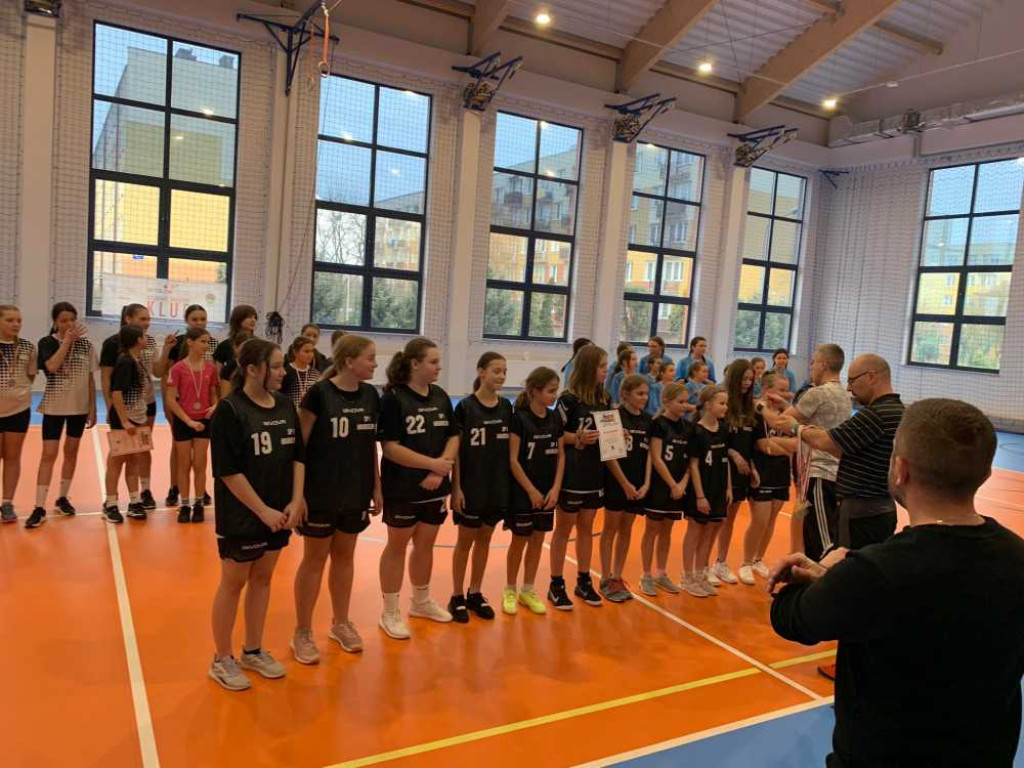 Dziewczęta z Jedynki mistrzyniami powiatu w mini koszykówce [ZDJĘCIA]