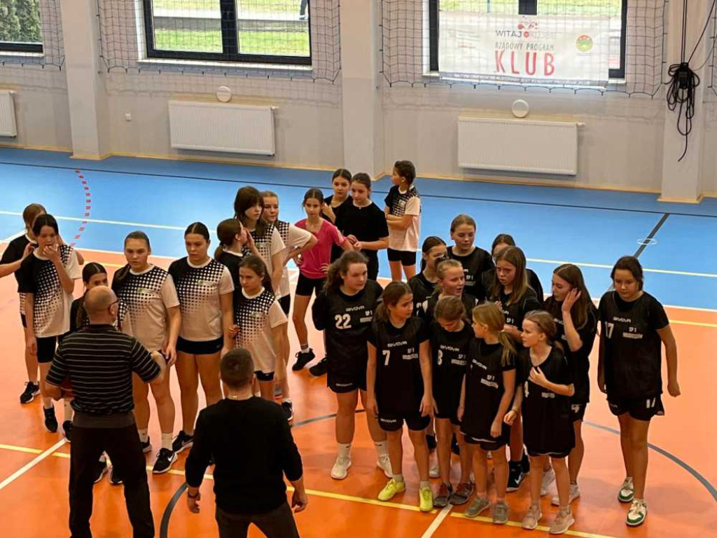 Dziewczęta z Jedynki mistrzyniami powiatu w mini koszykówce [ZDJĘCIA]