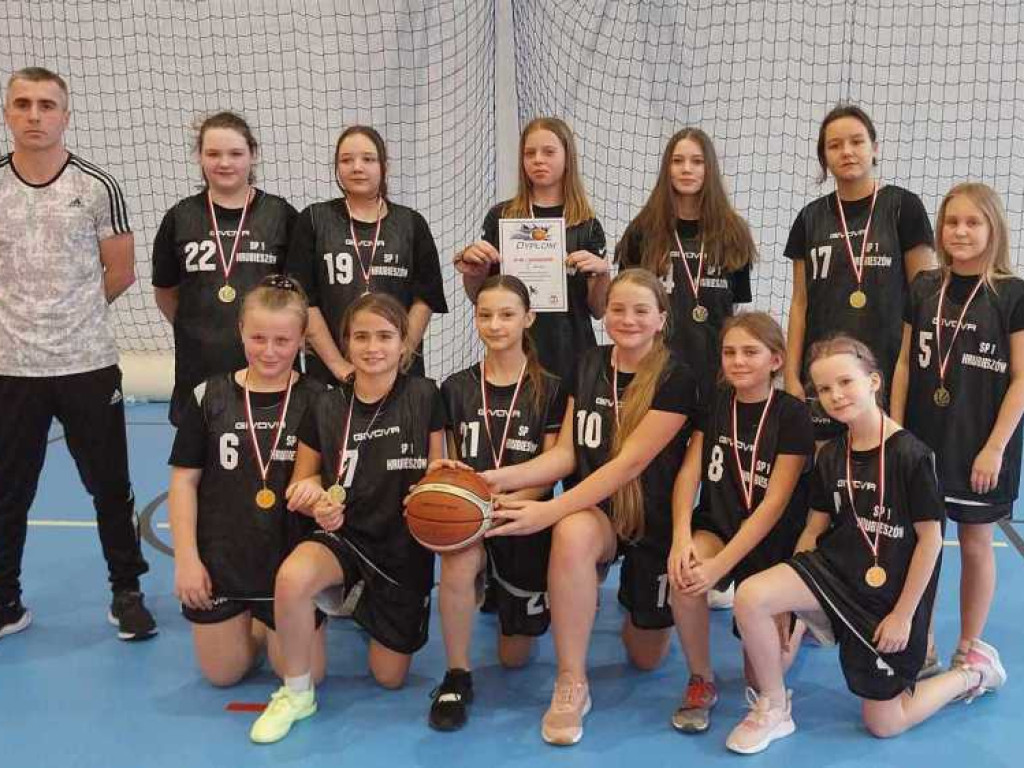 Dziewczęta z Jedynki mistrzyniami powiatu w mini koszykówce [ZDJĘCIA]