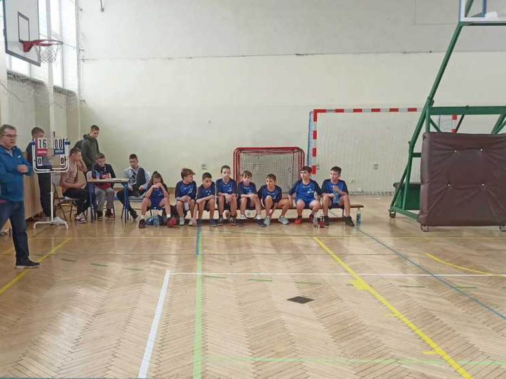Chłopcy z Trójki mistrzami powiatu w mini koszykówce [ZDJĘCIA]