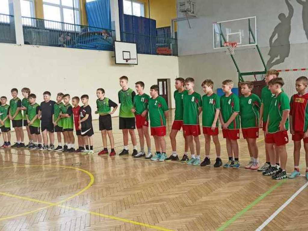 Chłopcy z Trójki mistrzami powiatu w mini koszykówce [ZDJĘCIA]