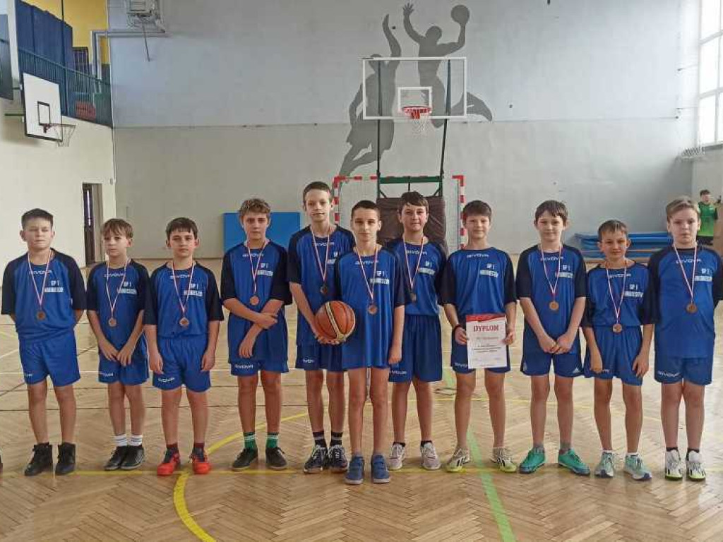 Chłopcy z Trójki mistrzami powiatu w mini koszykówce [ZDJĘCIA]