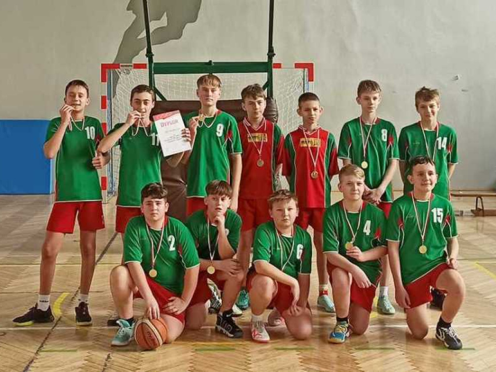 Chłopcy z Trójki mistrzami powiatu w mini koszykówce [ZDJĘCIA]