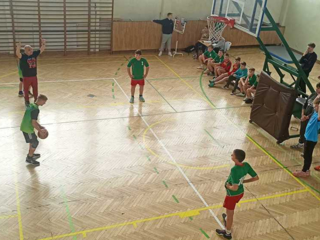 Chłopcy z Trójki mistrzami powiatu w mini koszykówce [ZDJĘCIA]