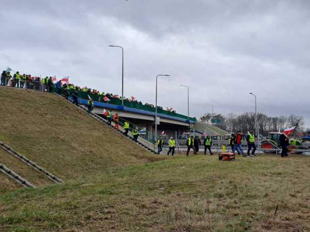 Trwają rolnicze protesty [ZDJĘCIA]