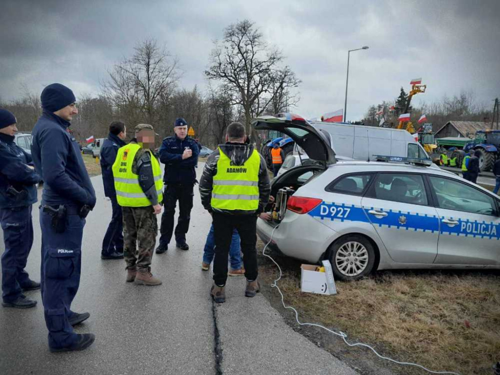 Trwają rolnicze protesty [ZDJĘCIA]
