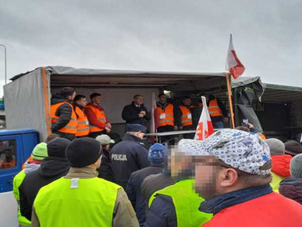 Trwają rolnicze protesty [ZDJĘCIA]