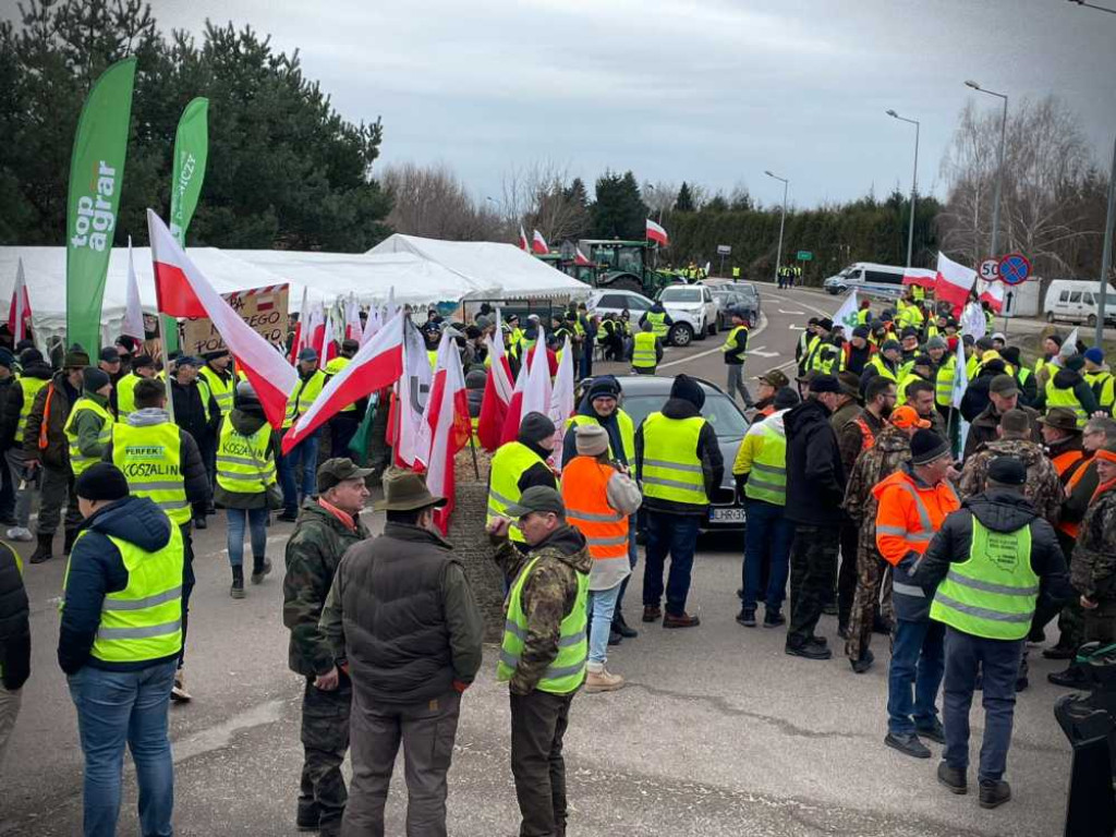 Trwa rolniczy protest w Zosinie [ZDJĘCIA]