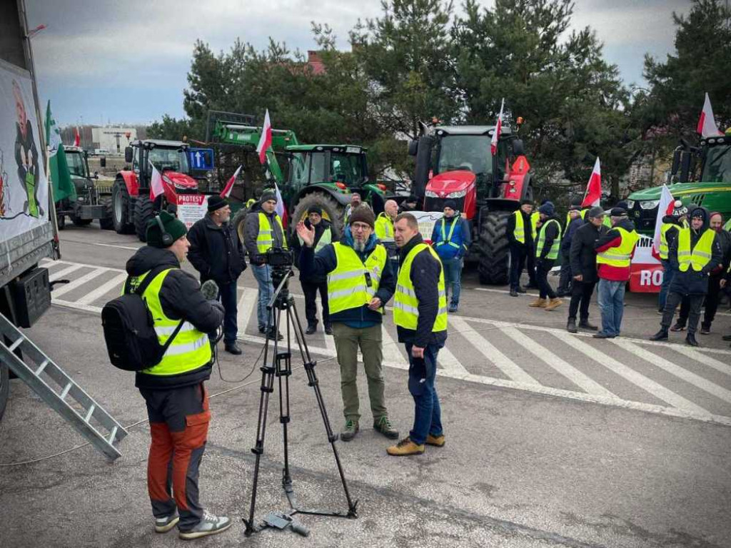 Trwa rolniczy protest w Zosinie [ZDJĘCIA]