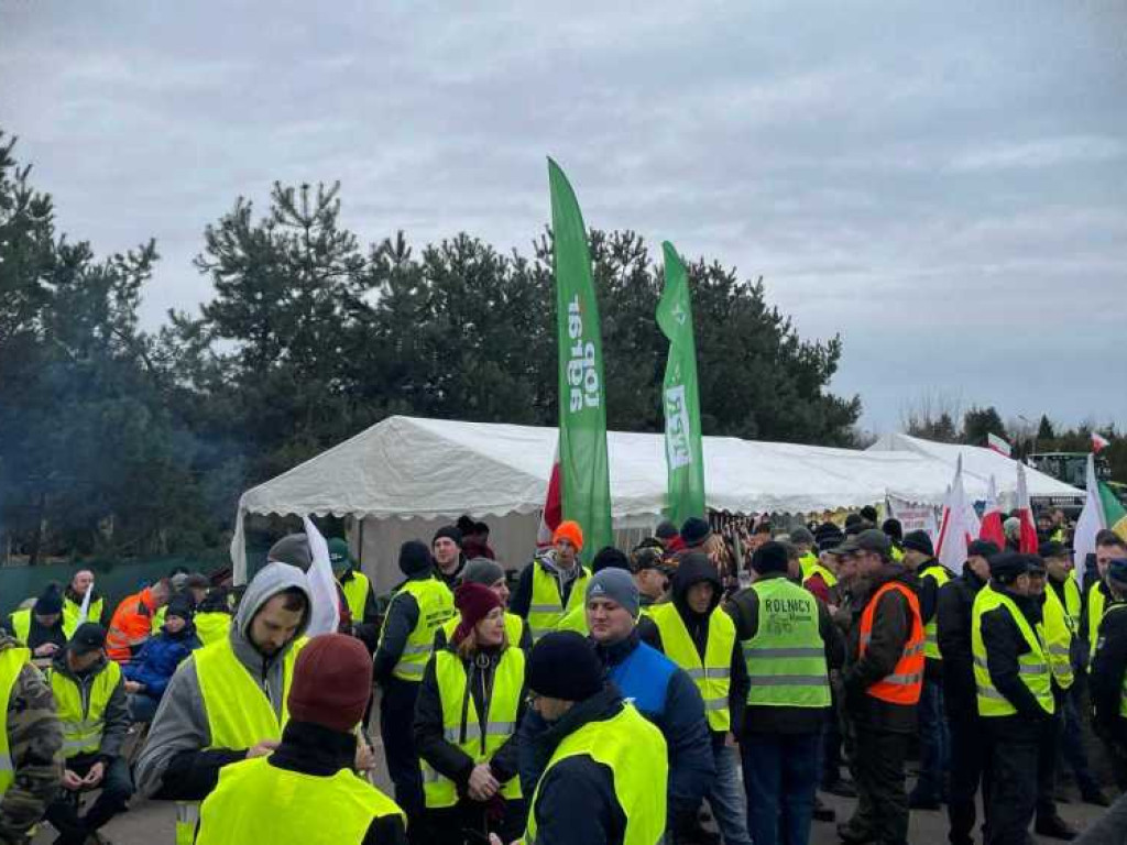 Trwa rolniczy protest w Zosinie [ZDJĘCIA]
