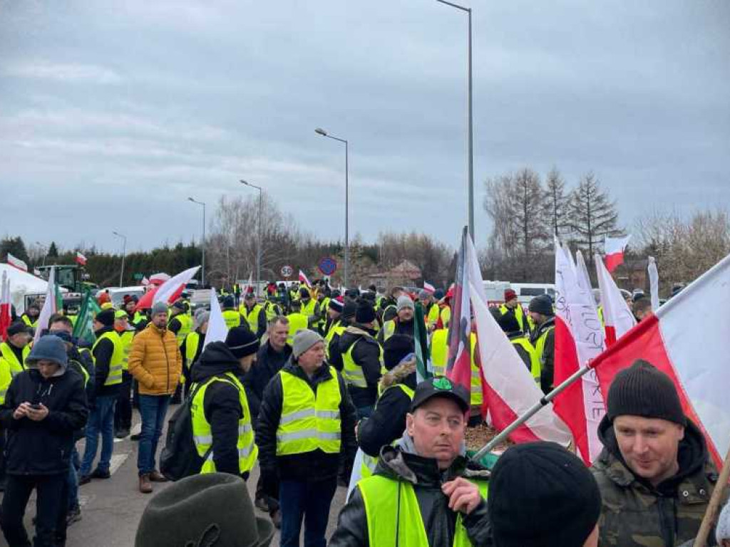 Trwa rolniczy protest w Zosinie [ZDJĘCIA]