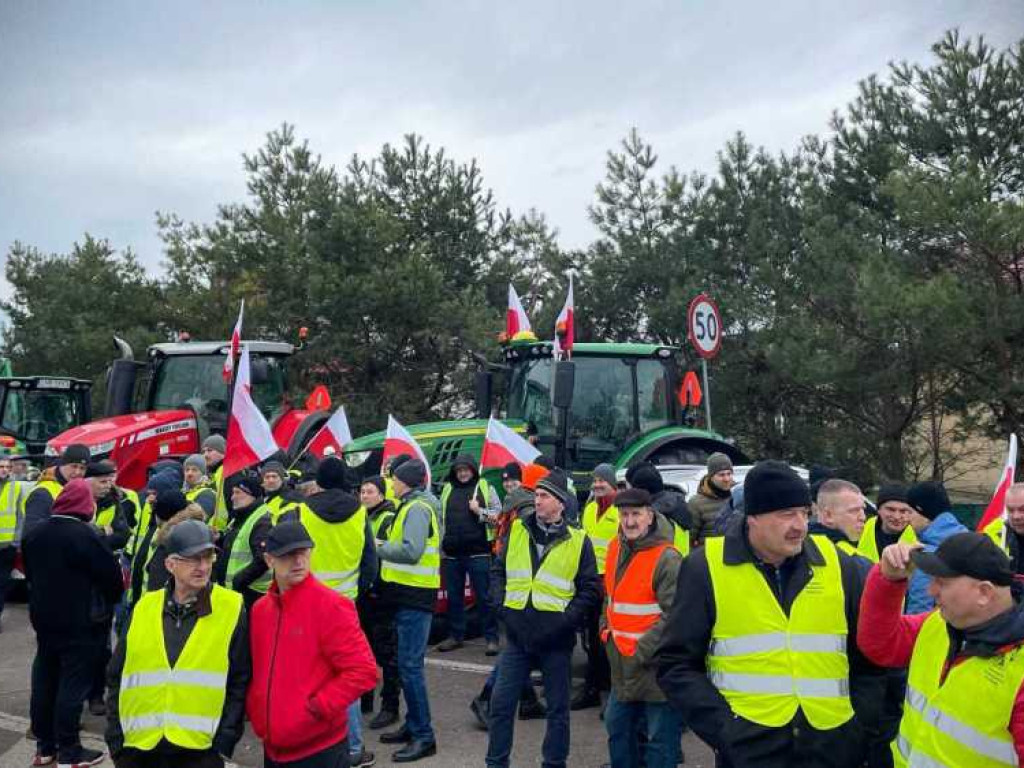 Trwa rolniczy protest w Zosinie [ZDJĘCIA]
