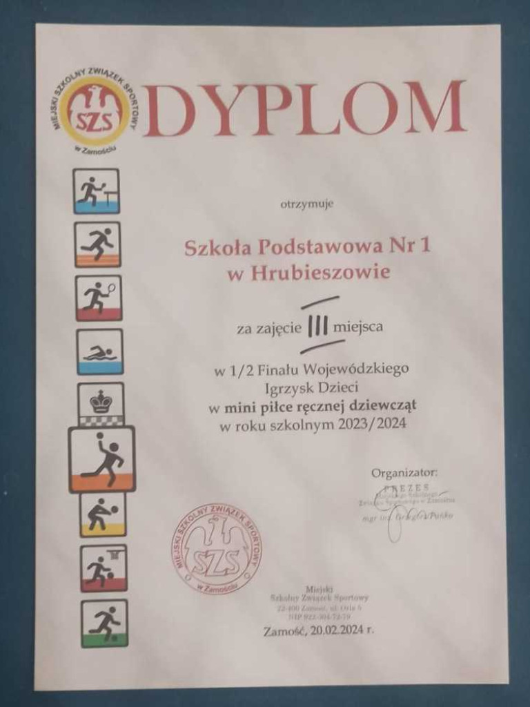 Dziewczęta z Jedynki trzecie a chłopcy z Trójki na czwartym miejscu w półfinale wojewódzkim w mini piłce ręcznej [ZDJĘCIA]