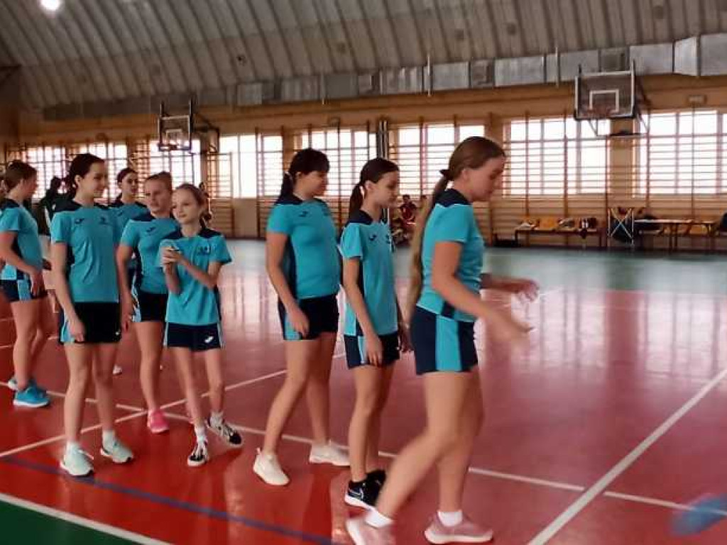 Dziewczęta z Jedynki trzecie a chłopcy z Trójki na czwartym miejscu w półfinale wojewódzkim w mini piłce ręcznej [ZDJĘCIA]