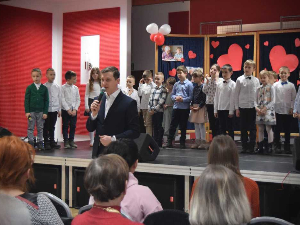 Pierwszoklasiści dla babci i dziadków [ZDJĘCIA]