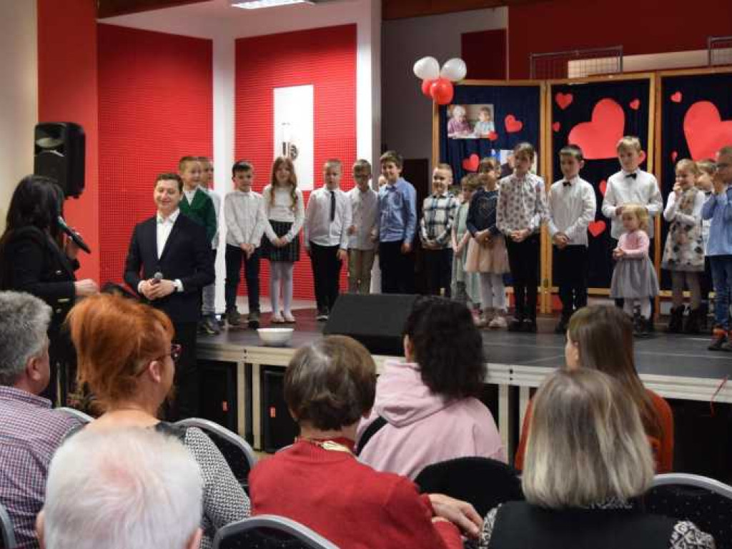 Pierwszoklasiści dla babci i dziadków [ZDJĘCIA]