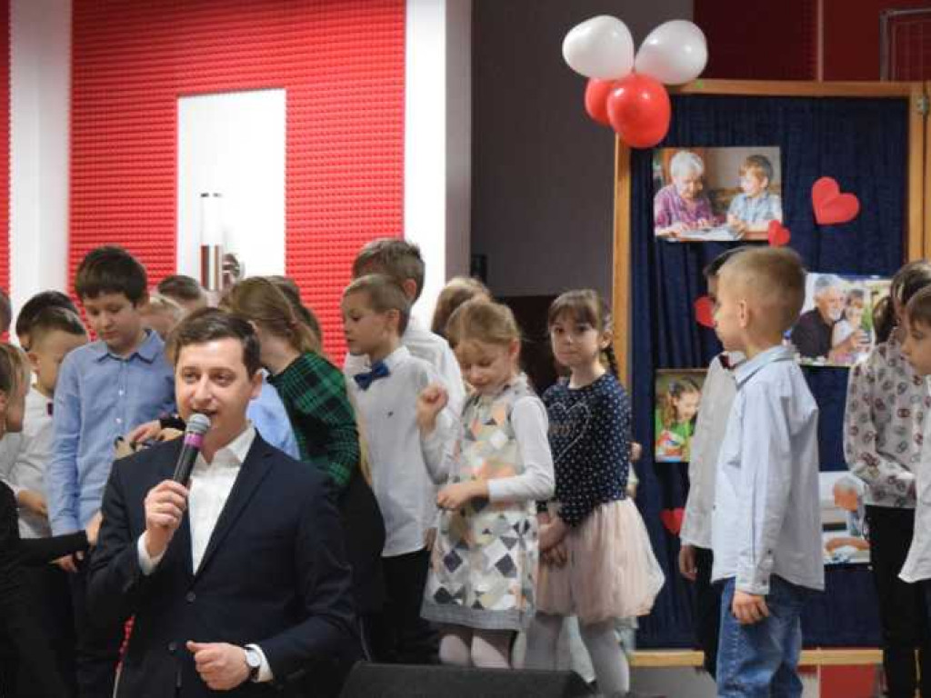 Pierwszoklasiści dla babci i dziadków [ZDJĘCIA]