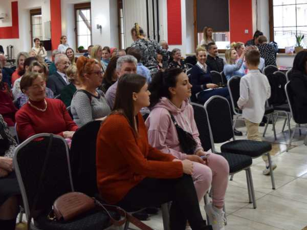 Pierwszoklasiści dla babci i dziadków [ZDJĘCIA]